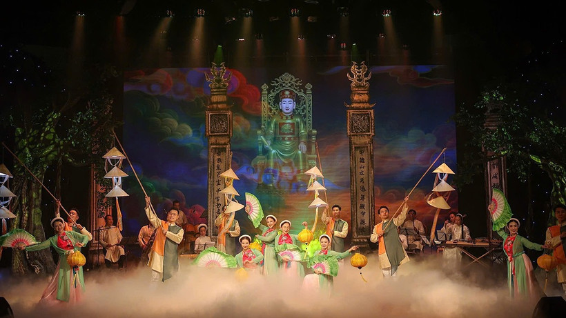 Σκηνή από το θεατρικό έργο «Oai Tran Tay Thanh».