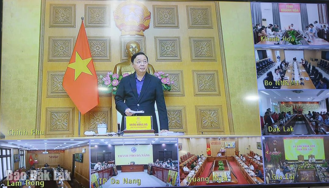 รองนายกรัฐมนตรี Tran Hong Ha จัดการประชุมออนไลน์กับหน่วยงานในพื้นที่