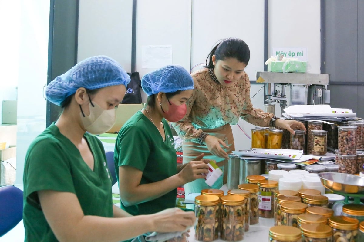 Các sản phẩm OCOP của Đà Nẵng được sản xuất với công nghệ hiện đại. Ảnh: Lan Anh.