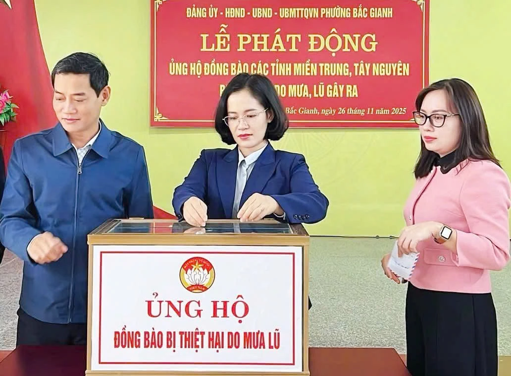 מנהיגי מחוז בק גיאן תומכים באנשים באזורי המרכז והרמה המרכזית שסבלו מאובדנים עקב שיטפונות.