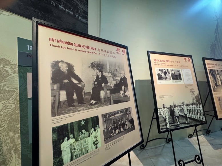 На виставці представлено 112 документів, матеріалів та зображень - Фото: VGP/Thu Giang