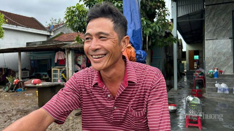 M. Ho Chi Lien était heureux d'avoir sauvé de nombreuses personnes lors des inondations.