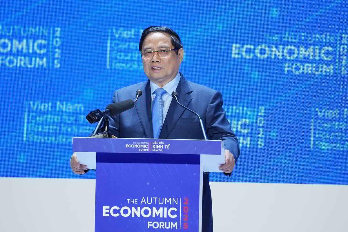Thủ tướng Chính phủ Phạm Minh Chính đánh giá cao UBND TPHCM, Bộ Ngoại giao và các cơ quan liên quan trong việc tổ chức chu đáo sự kiện; cảm ơn Diễn đàn Kinh tế thế giới (WEF) cùng các tập đoàn, doanh nghiệp và tổ chức quốc tế đã đồng hành, ủng hộ Việt Nam trong quá trình tổ chức Diễn đàn Kinh tế Mùa thu 2025. Ảnh: BTC.