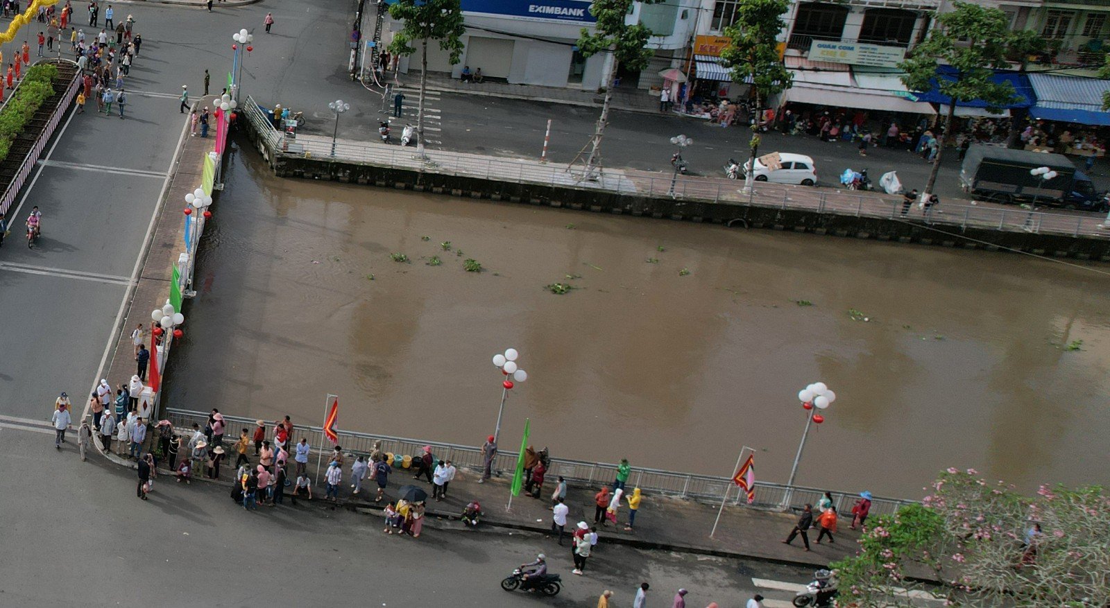 បុរសម្នាក់លោតពីលើស្ពានទន្លេគៀនមិនដឹងនៅទីណា