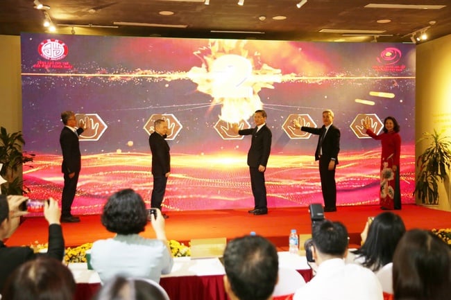 Hơn 100 tư liệu, tài liệu lưu trữ được giới thiệu tại triển lãm hợp tác hữu nghị Việt Nam - Trung Quốc - Ảnh 1.