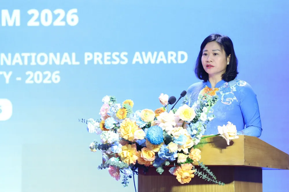 អនុប្រធានគណៈកម្មាធិការមជ្ឈិមរណសិរ្សមាតុភូមិវៀតណាម ប្រធានសម្ព័ន្ធនារីវៀតណាម លោកស្រី Nguyen Thi Tuyen ថ្លែងមតិក្នុងពិធីសម្ពោធពានរង្វាន់សារព័ត៌មានជាតិលើកទី ២ ស្តីពីសមភាពយេនឌ័រ ឆ្នាំ ២០២៦។