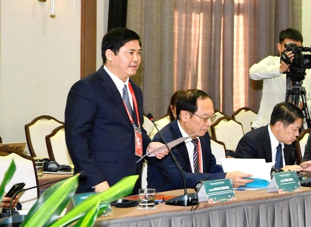 លោក Nguyen Tuan Anh លេខារងគណៈកម្មាធិការបក្សទីក្រុង Can Tho បានចែករំលែកអំពីតម្រូវការក្នុងការសម្របខ្លួនទៅនឹងការប្រែប្រួលអាកាសធាតុក្នុងតំបន់ និងសក្តានុពលសម្រាប់កិច្ចសហប្រតិបត្តិការជាមួយប្រទេសជប៉ុន។ រូបថត៖ Trung Nguyen។ Ông Nguyễn Tuấn Anh, Phó Bí thư Thành ủy Cần Thơ chia sẻ nhu cầu thích ứng biến đổi khí hậu tại địa phương và tiềm năng hợp tác với Nhật Bản. Ảnh: Trung Nguyên.