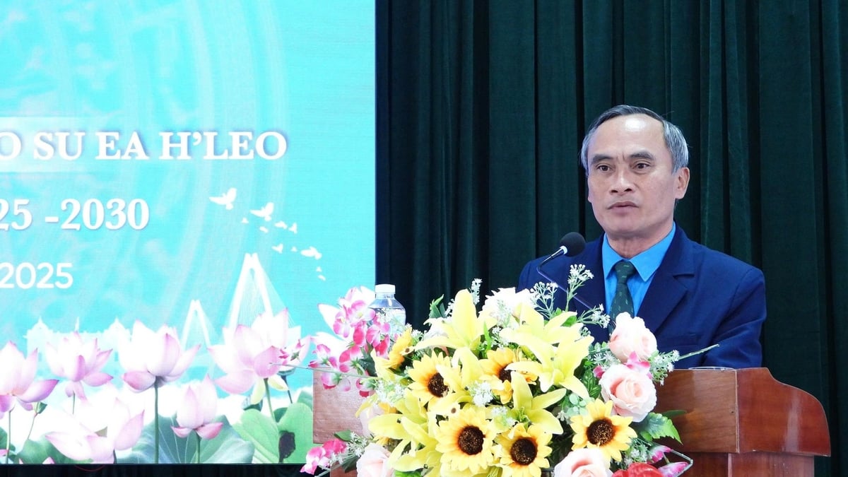 Phó Chủ tịch Công đoàn Cao su Việt Nam Lê Văn Thủy chỉ đạo đại hội. Ảnh: Trường Ngữ.