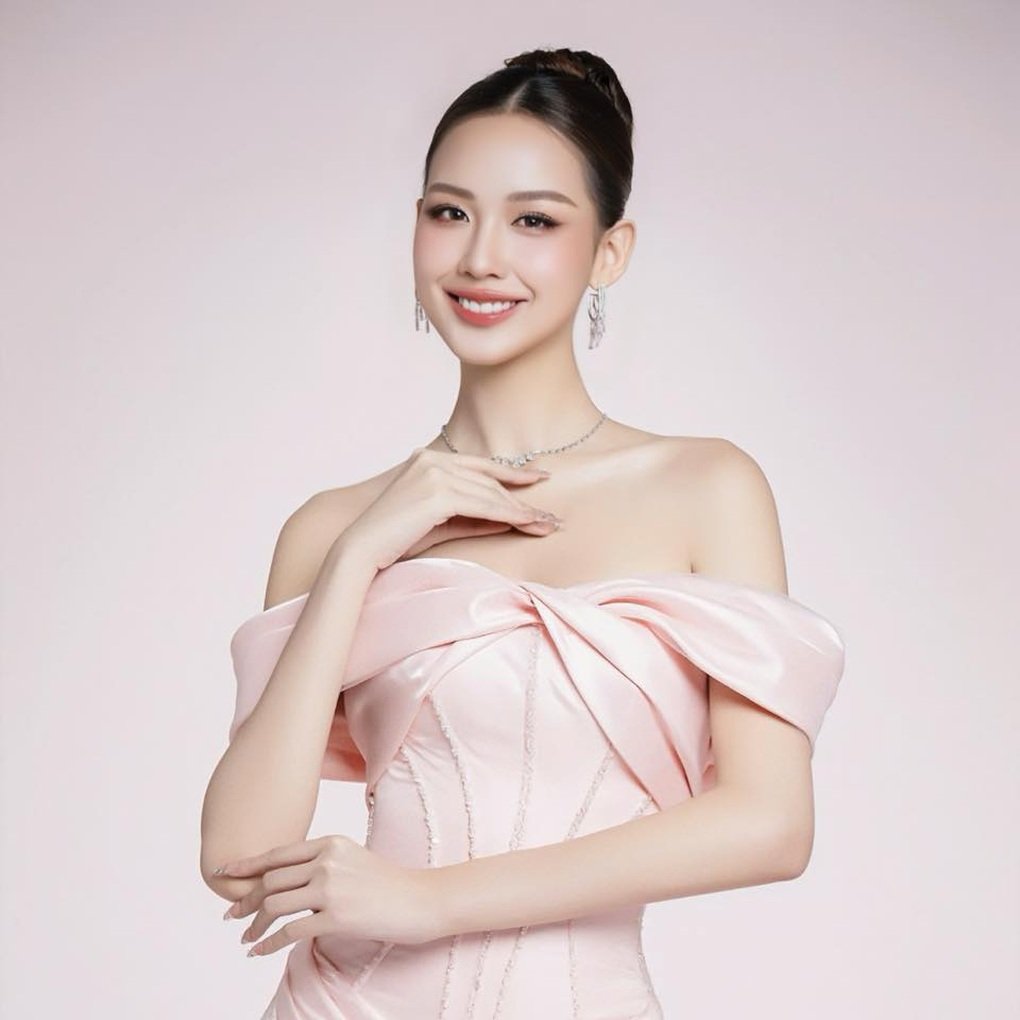 ນາງງາມຫວຽດນາມ ສູງ 1.86 ແມັດ ເວົ້າພາສາອັງກິດຄືກັບລົມ, ດຶງດູດຄວາມສົນໃຈໃນເວທີປາໄສເສດຖະກິດ - 2