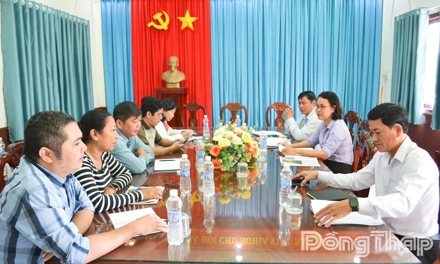 Vedoucí představitelé rozhlasu a televize Dong Thap spolupracují s Phuong Long Thuanem a Xa Tan Hoa-2.jpg