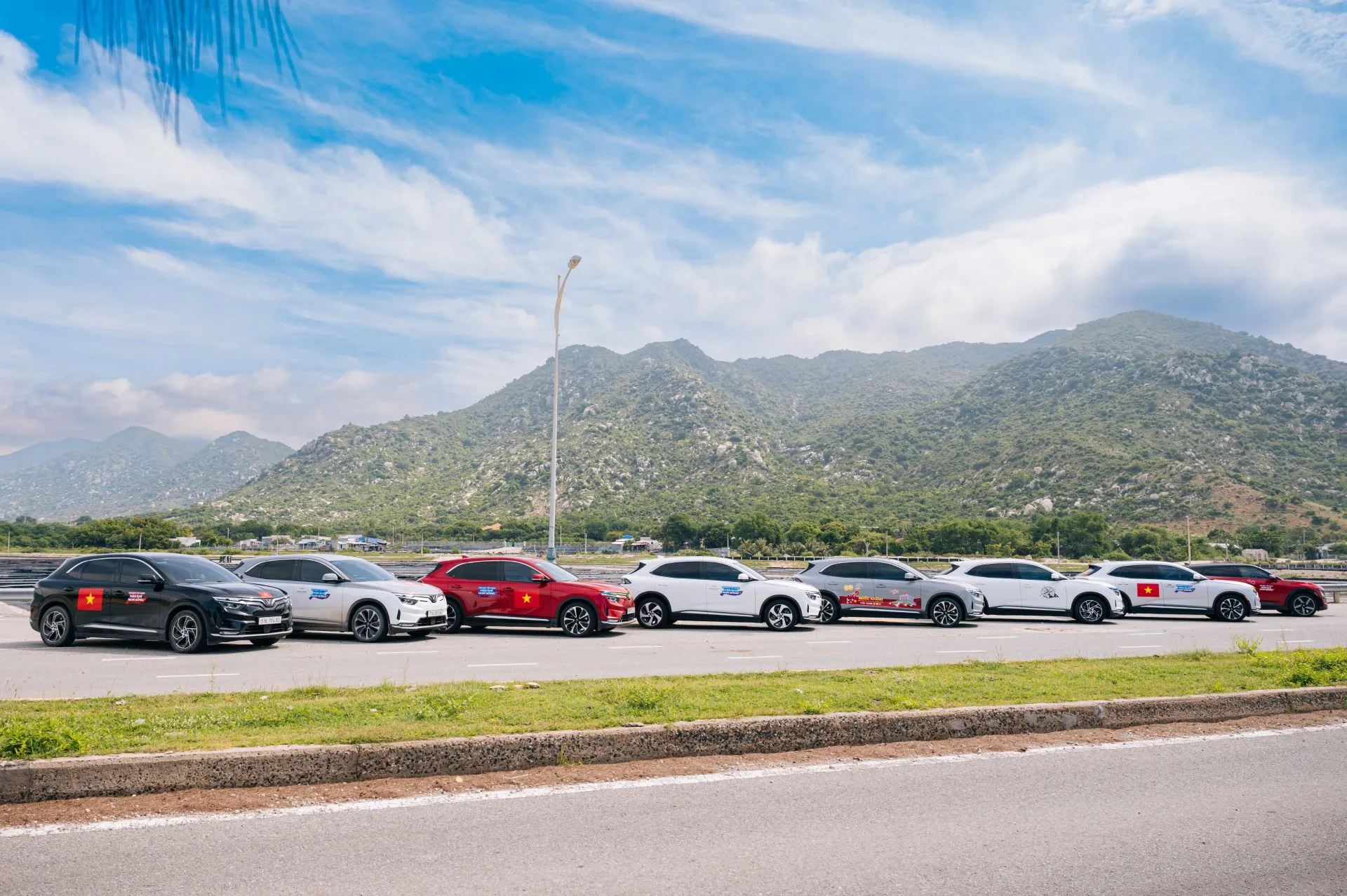 SUV ລາຄາ 1 ຕື້ດົ່ງ: ຂໍ້ໄດ້ປຽບທີ່ພົ້ນເດັ່ນຊື່ VinFast VF 8