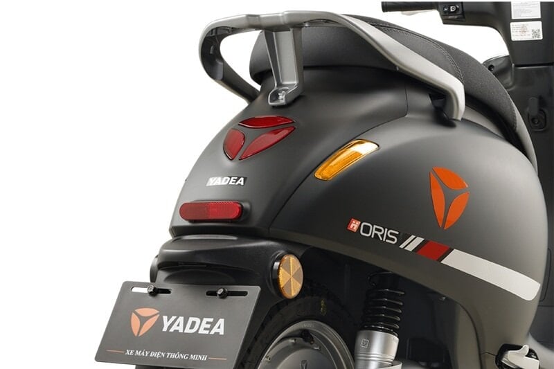 Bagian belakang mobil diselesaikan dengan rapi, cocok untuk pengguna perkotaan.