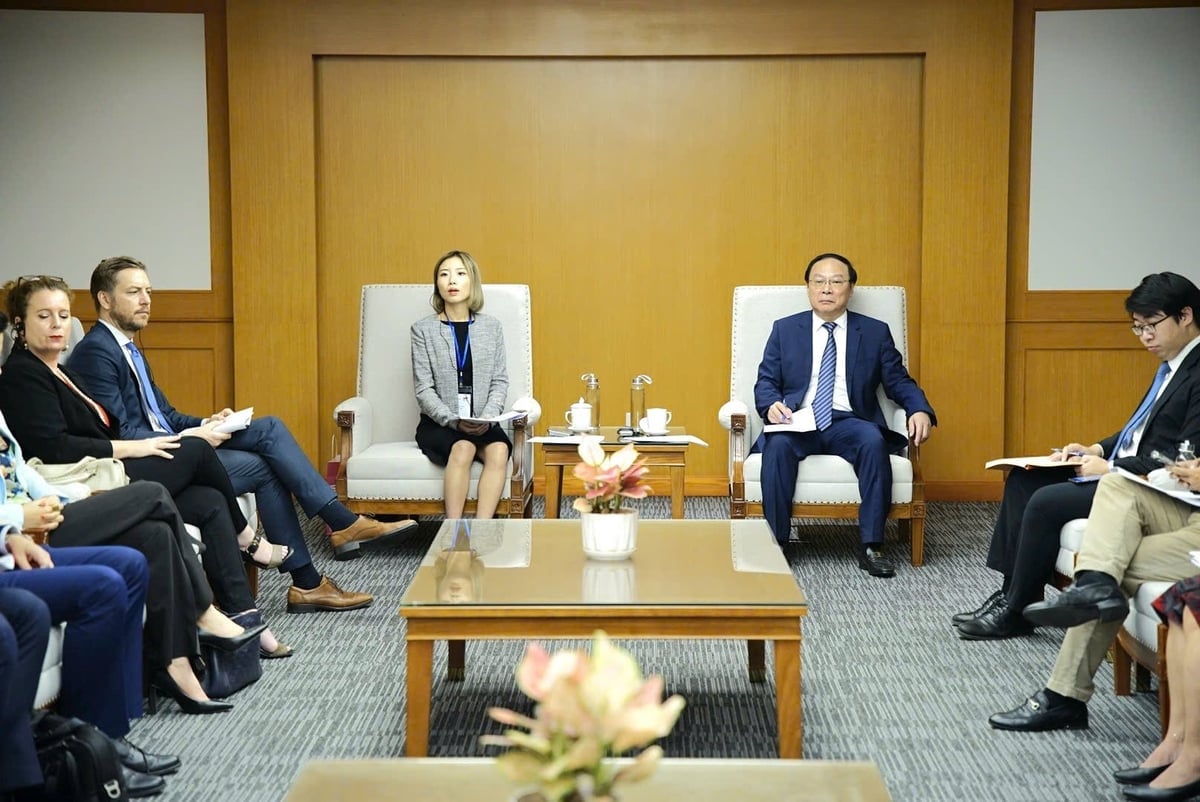 Thứ trưởng Bộ Nông nghiệp và Môi trường Lê Công Thành tiếp và làm việc với đoàn Hội đồng Kinh doanh châu Âu - ASEAN (EU-ABC) và Hiệp hội Doanh nghiệp châu Âu tại Việt Nam (EuroCham). Ảnh: Linh Linh.