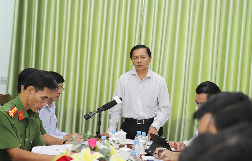  Bí thư Tỉnh ủy- Trần Văn Lâu phát biểu kết luận sau buổi kiểm tra.