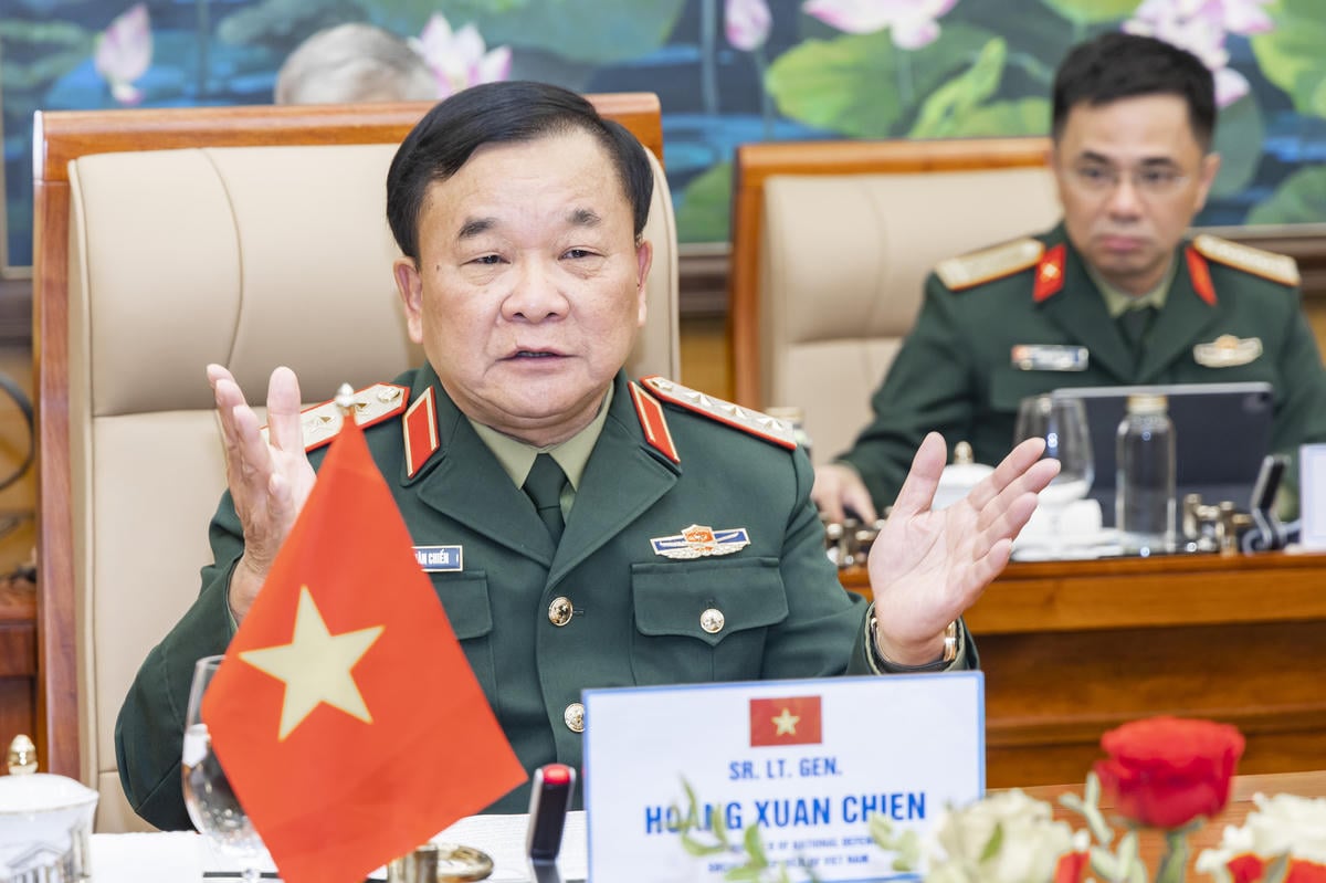 سپهبد ارشد هوانگ شوان چین، رئیس هیئت ویتنامی در هفتمین گفتگوی سیاست دفاعی ویتنام و فیلیپین. عکس: کوانگ وین.