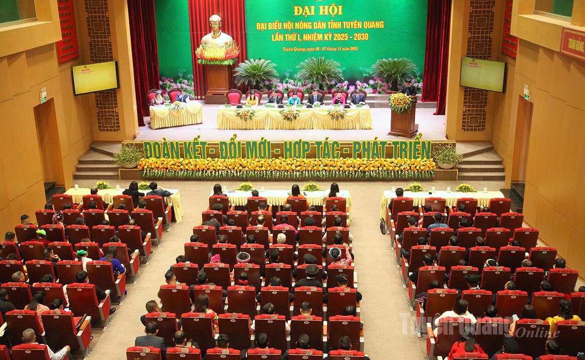 तुयेन क्वांग प्रांत के कृषक संघ के प्रतिनिधियों की पहली कांग्रेस का पहला कार्य दिवस।