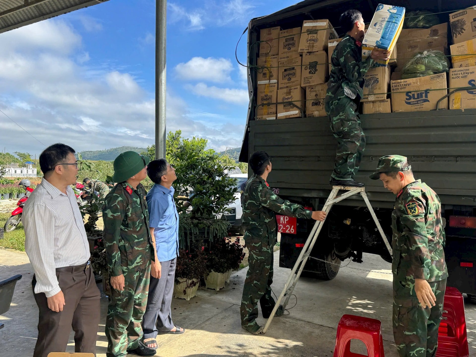 មន្ត្រី និងទាហាន