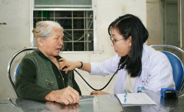 Chuyến xe Sức khỏe - Thương về miền Trung: Ấm tình sẻ chia tại xã Diên Điền- Ảnh 5.