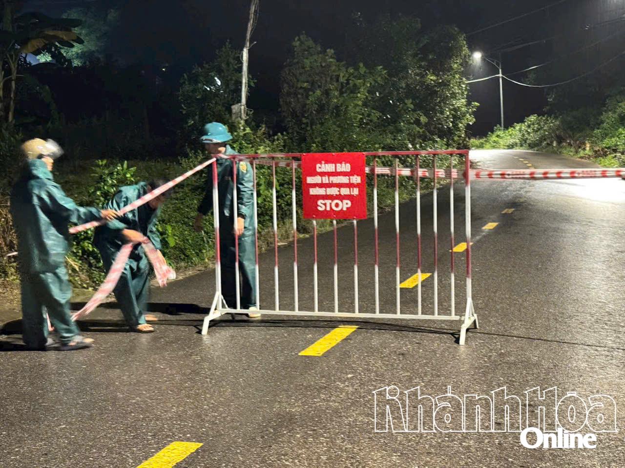 중칸빈 지역 당국은 최근 홍수로 인해 주민들의 안전을 확보하기 위해 송초 지역을 봉쇄했습니다.