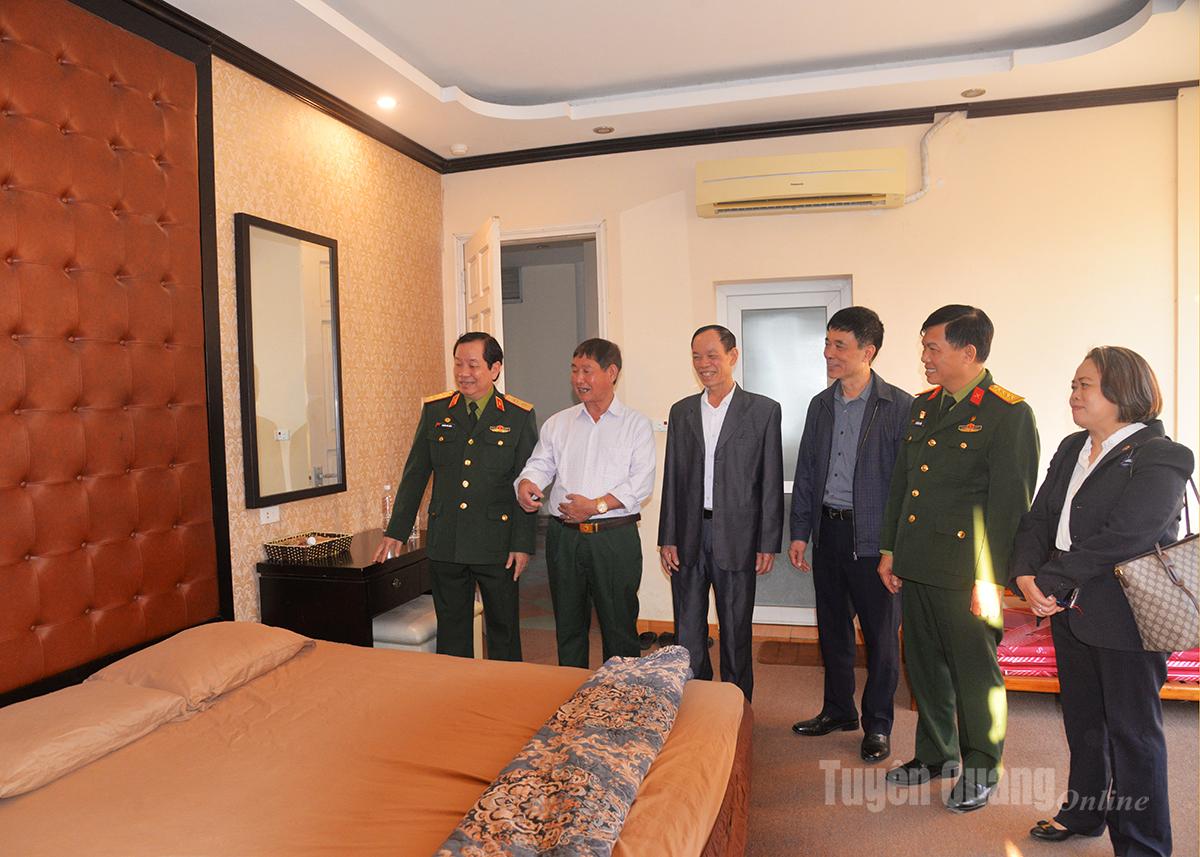 The Vietnam Association of Victims of Agent Orange/Dioxin visited the successful economic model of Mr. Hoang Sang's family, an Agent Orange/Dioxin victim in residential group 5, My Lam ward.