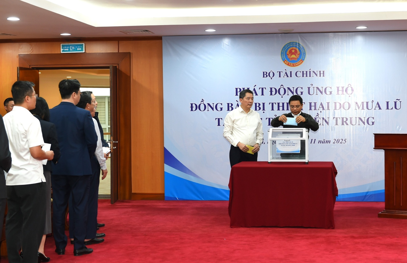 ចំណងជើងរូបថត