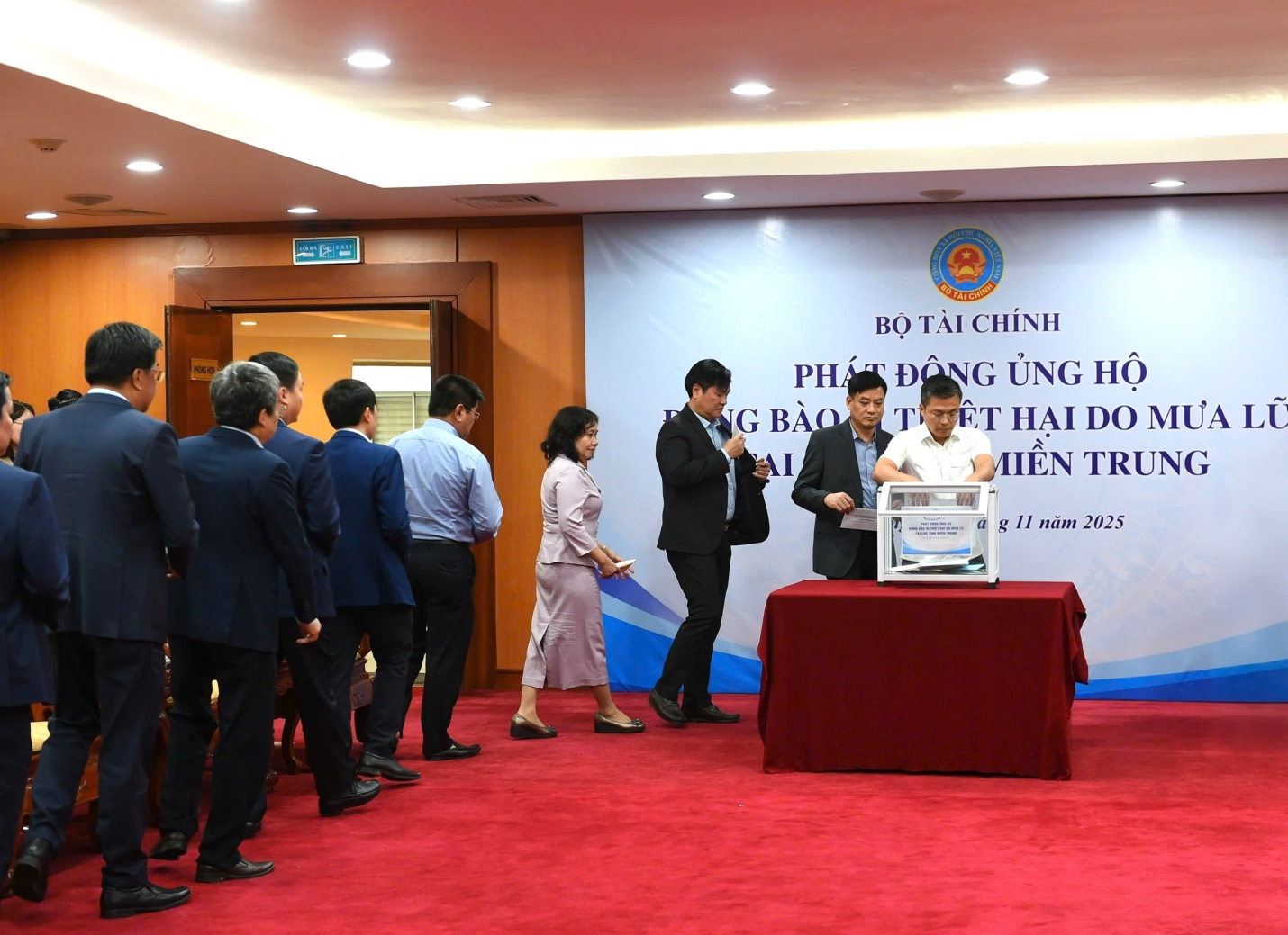 ចំណងជើងរូបថត