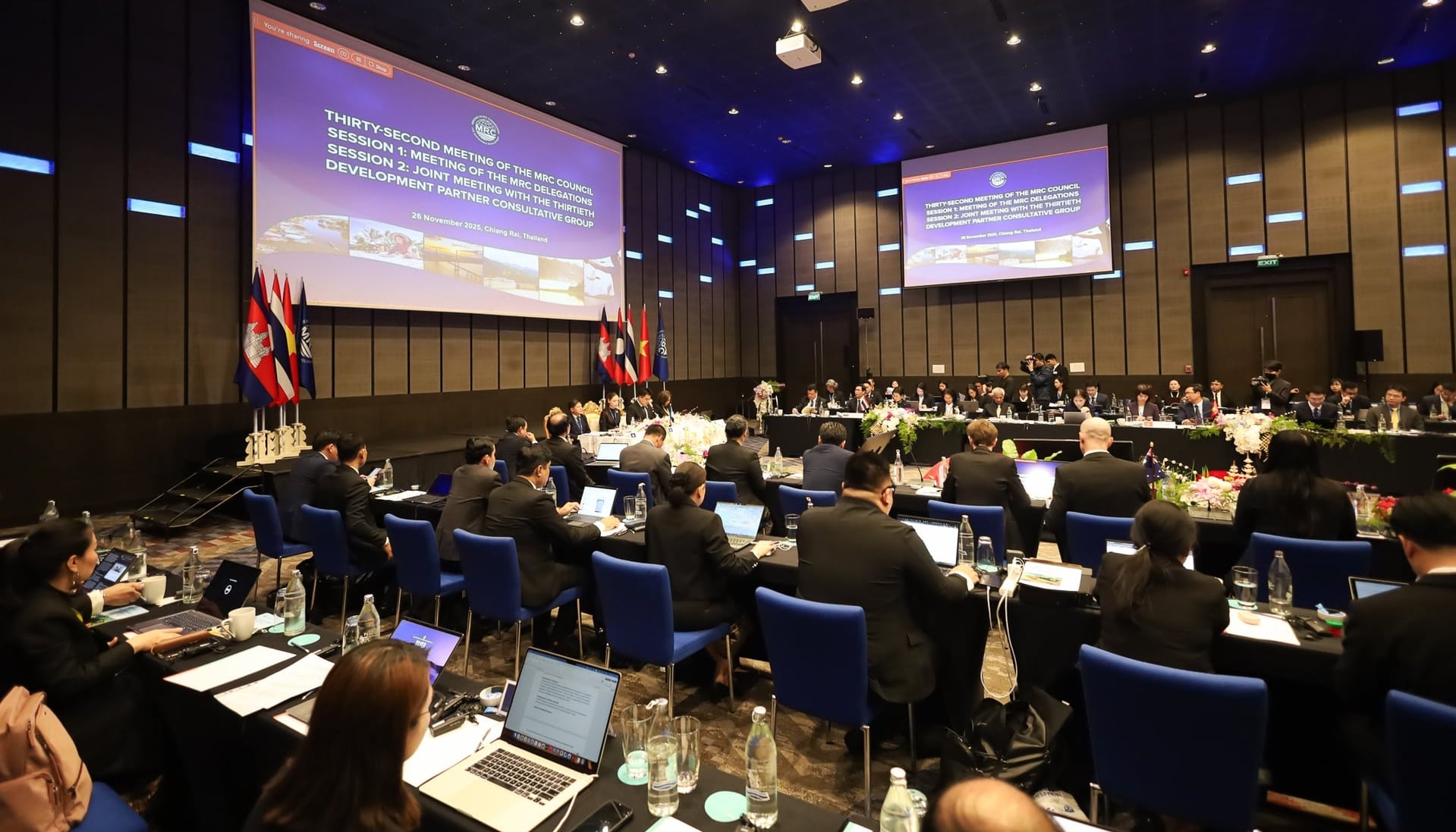 Phiên họp với sự tham dự của đại diện các quốc gia thành viên Ủy hội là Campuchia, Lào, Thái Lan, Việt Nam; các Đối tác phát triển và Đối tác đối thoại của Ủy hội, cùng đại diện các tổ chức quốc tế. Ảnh: MRC.