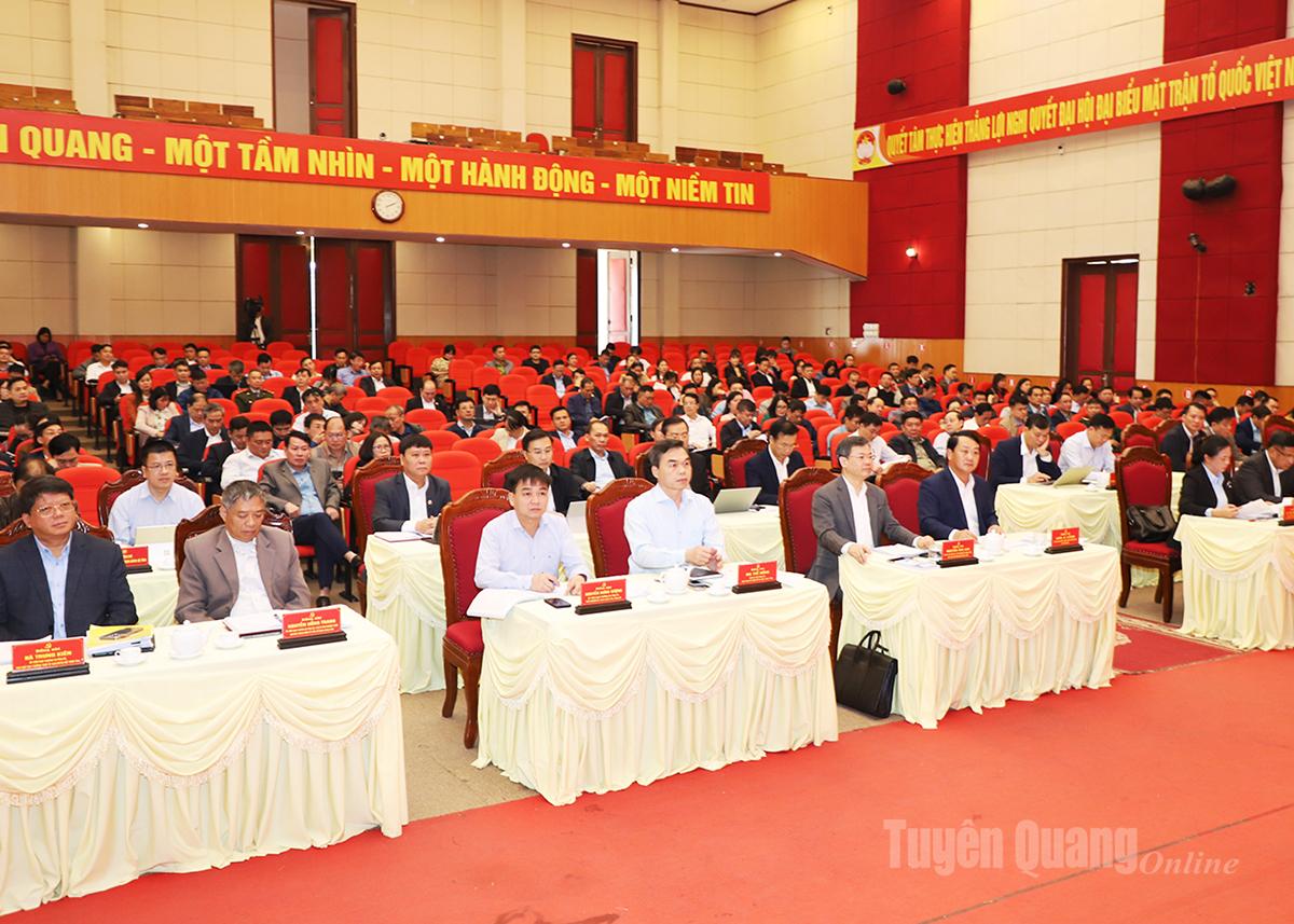 Conferentiescène op het punt van de provinciale brug