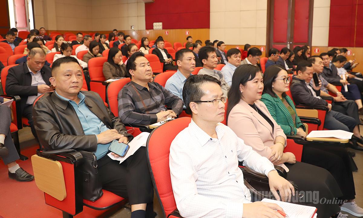 Afgevaardigden die de conferentie bijwonen