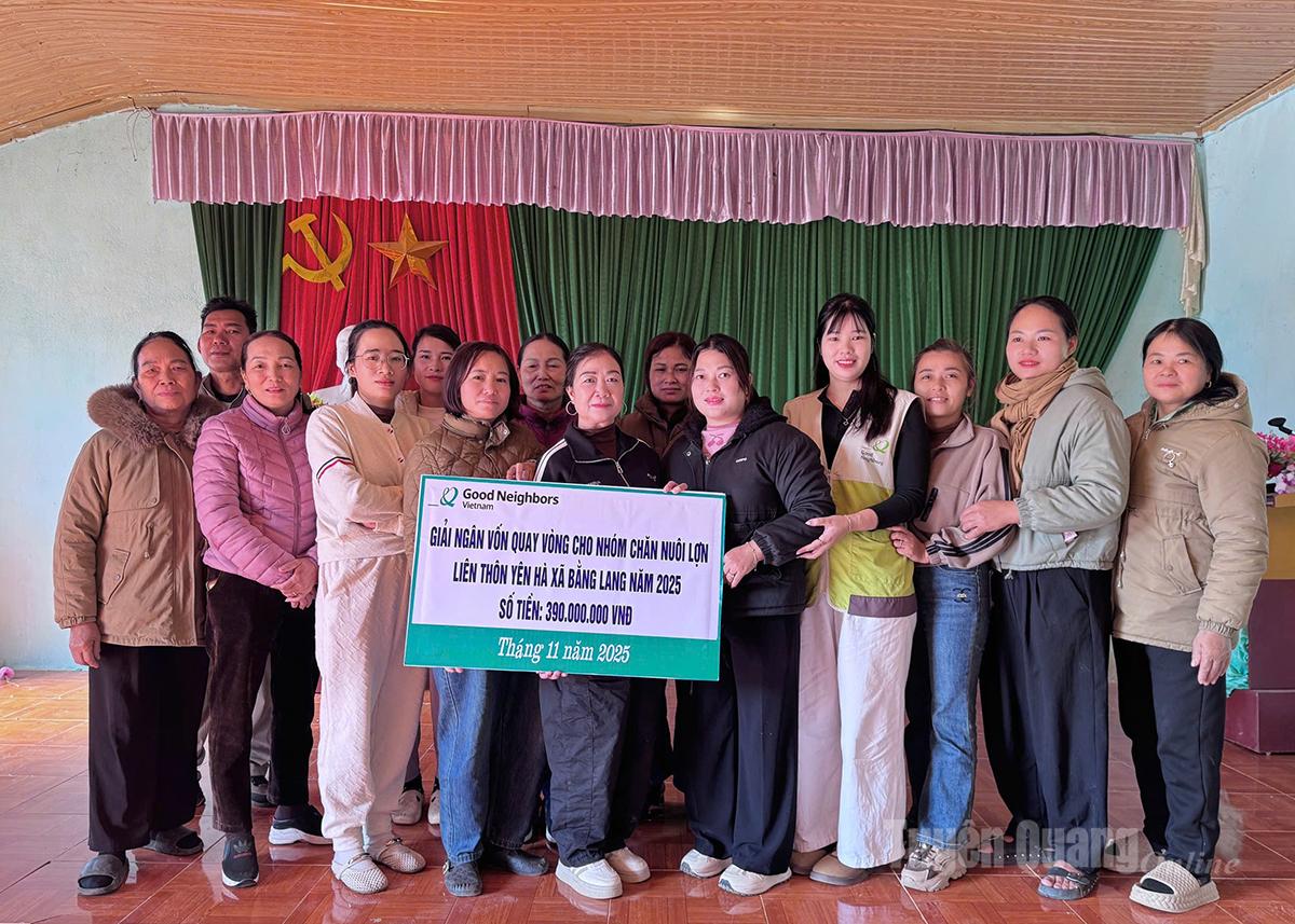 GNI組織はバンラン村の畜産再​​建を支援するために7億5000万ドンの資本を授与した。