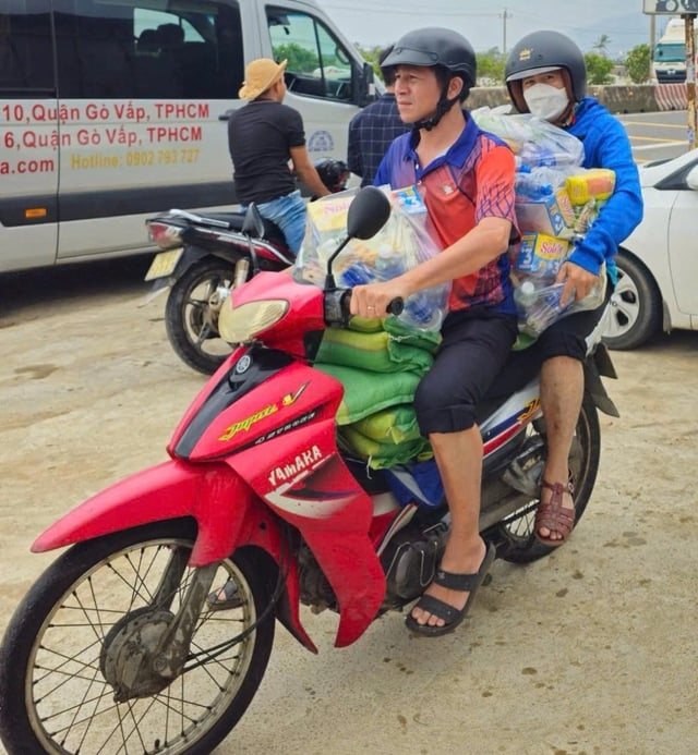 Những nhà giáo vì người dân vùng lũ - Ảnh 2.