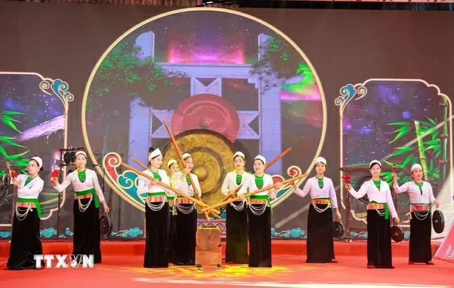 تجربة رائعة حول الثقافة العرقية موونغ Trải nghiệm hấp dẫn về văn hóa của dân tộc Mường