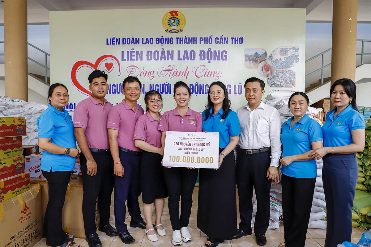 Plecarea „Autobuzului caritabil” pentru a sprijini oamenii din regiunile Central și Highlands Central afectate de inundații