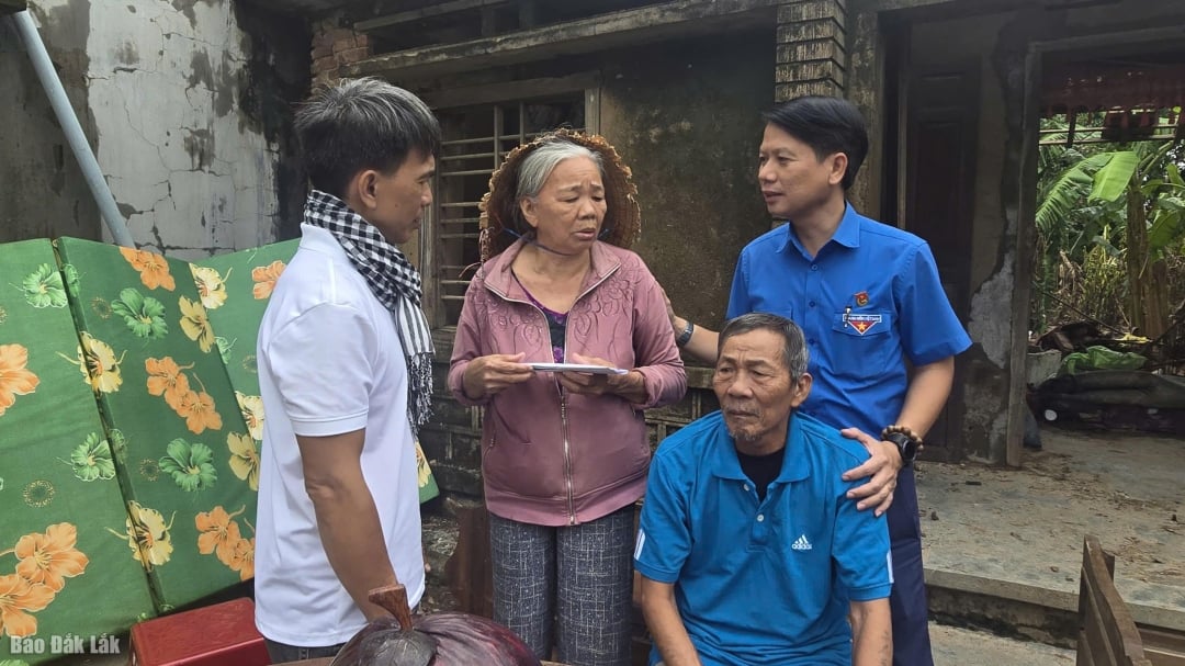 ທ່ານເລຂາທິການໃຫຍ່ສູນກາງຊາວໜຸ່ມແຂວງ ເລືອງມິນຕ່ອງ