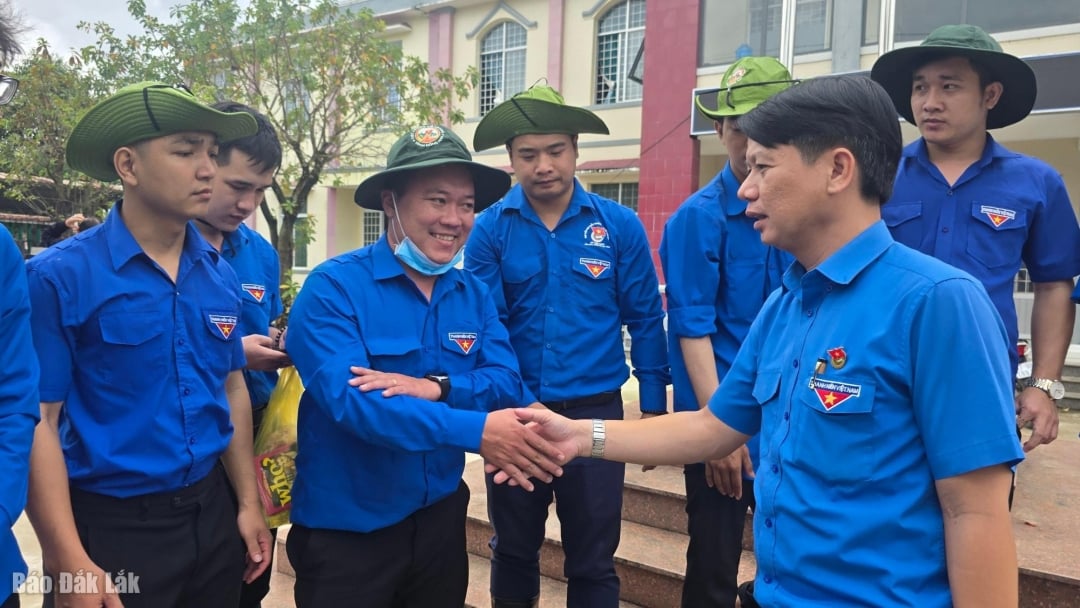 ທ່ານເລຂາທິການໃຫຍ່ສູນກາງຊາວໜຸ່ມແຂວງ ເລືອງມິນຕື ໄດ້ລົງຢ້ຽມຢາມຄະນະກຳມະການ