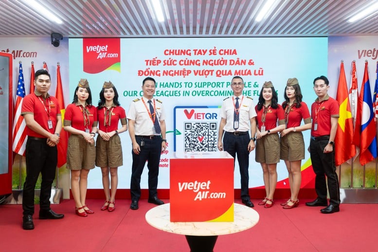 Những chuyến bay nghĩa tình hướng về miền Trung- Ảnh 4.