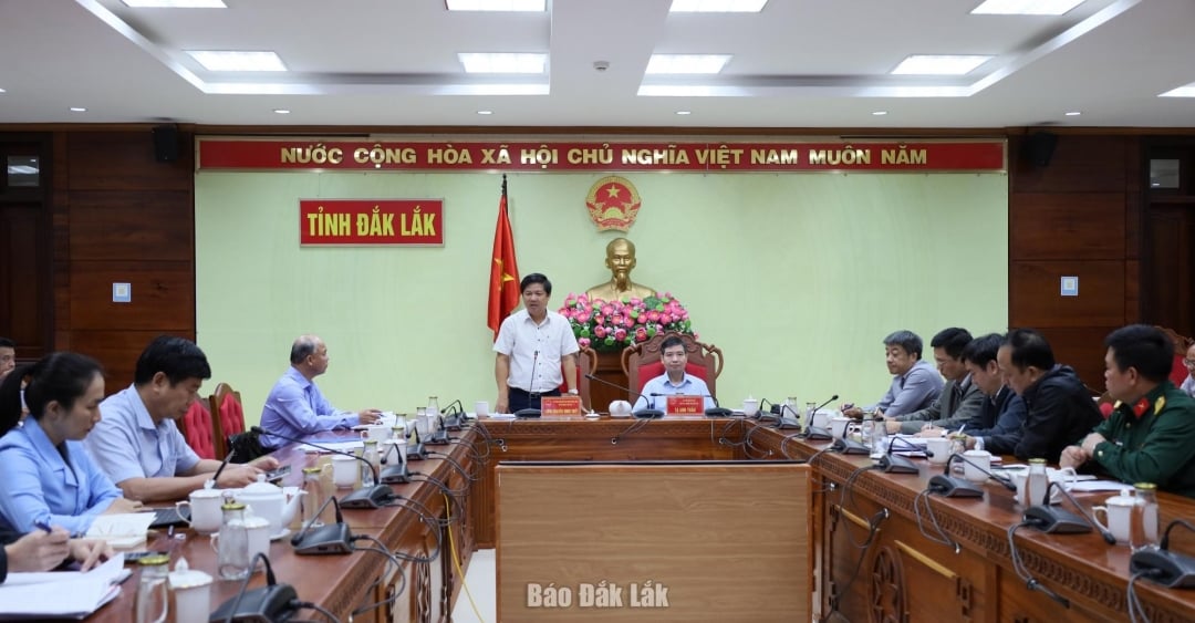 สหายเลืองเหงียนมินห์เจี๊ยต สมาชิกสำรองคณะกรรมการกลางพรรค เลขาธิการคณะกรรมการพรรคประจำจังหวัด กล่าวสุนทรพจน์