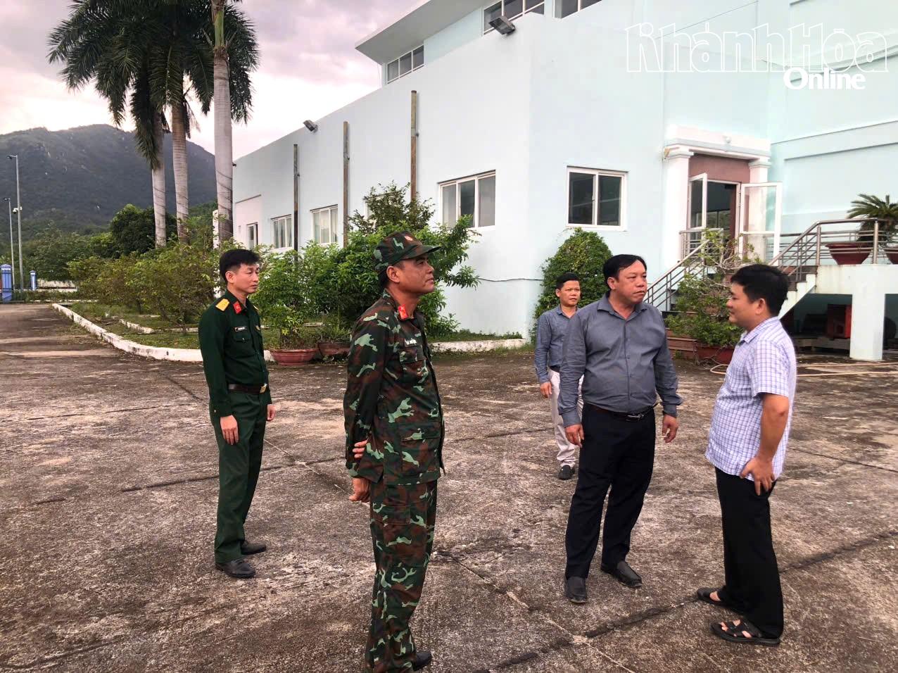 Οι ηγέτες της κοινότητας κατανοούν την κατάσταση του υδροηλεκτρικού σταθμού Ea Krong Rou