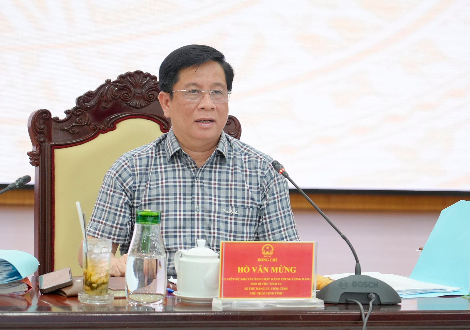 Medlemmer av folkekomiteen i An Giang-provinsen godkjente mye innhold innenfor sin myndighet.