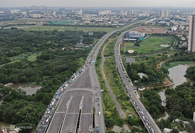 Ho Si Minh-város – Long Thanh – Dau Giay gyorsforgalmi út összeköti An Phu kereszteződését