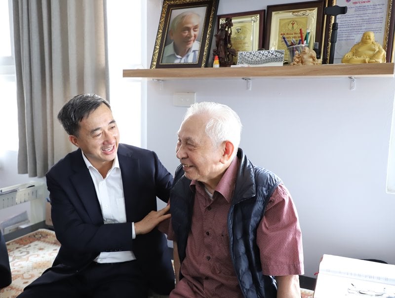 TTND.GS.BS Hoàng Bảo Châu: Người trọn đời đặt nền móng chuẩn hóa và hiện đại hóa Đông y Việt Nam- Ảnh 2.