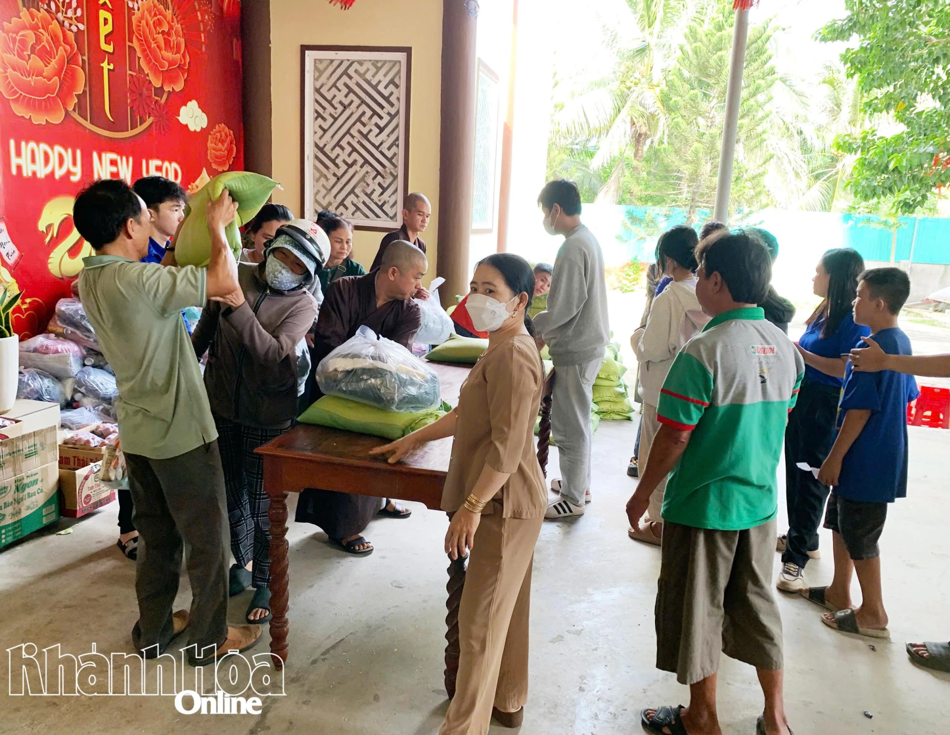 닌프억 자치단체는 홍수로 인한 주민 지원 업무를 막 끝냈으며, 15호 폭풍을 예방하고 대처하기 위한 계획을 사전에 준비했습니다.