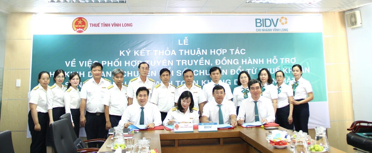 Les dirigeants de Vinh Long Tax et les dirigeants de BIDV Vinh Long, Ben Tre, Tra Vinh ont signé un accord de coopération.