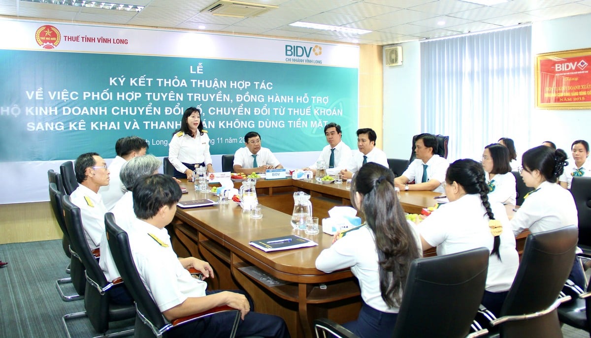 Cérémonie de signature de l'accord de coopération l'après-midi du 26 novembre.