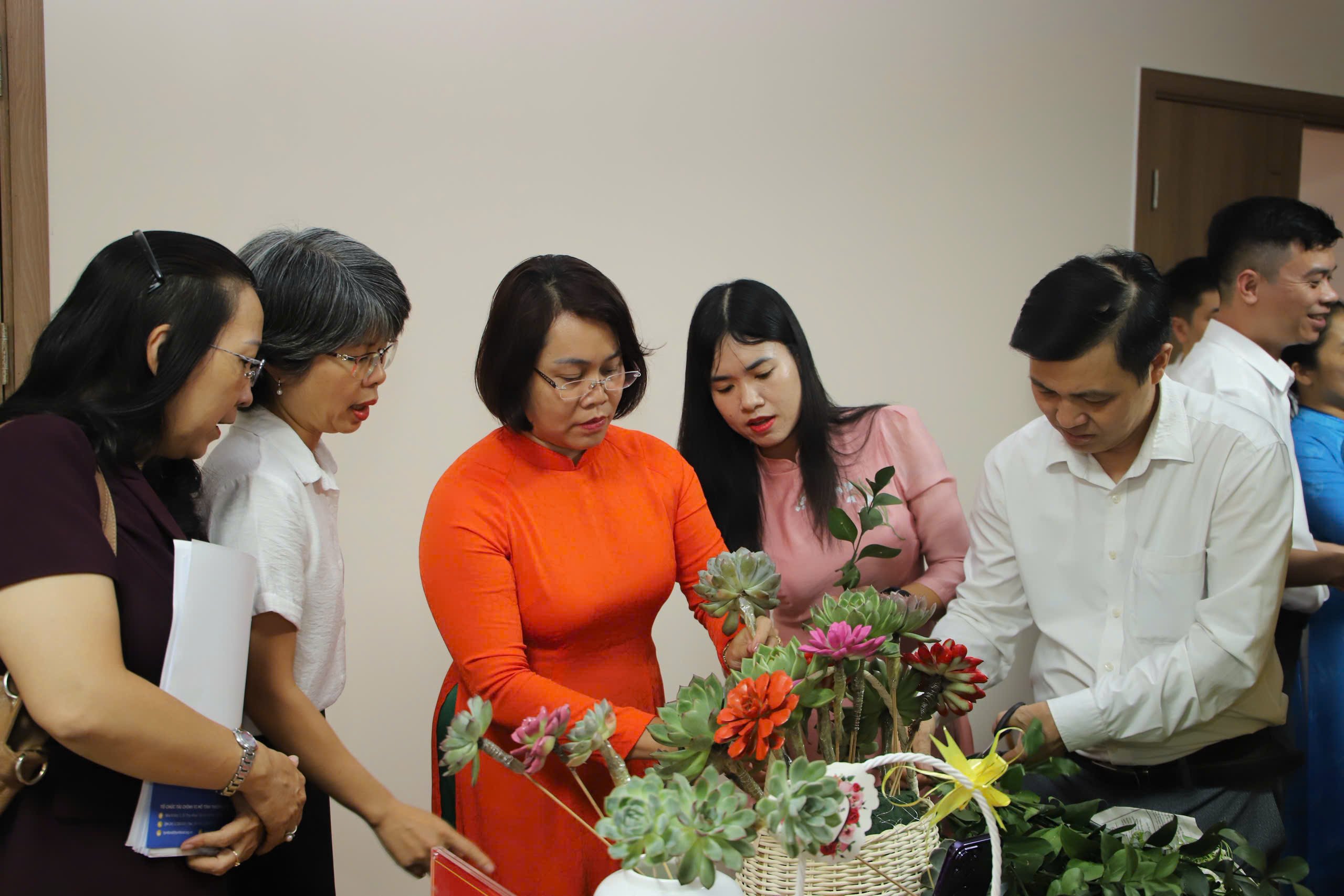 Đảng bộ TƯ Hội LHPN Việt Nam sinh hoạt chuyên đề kỷ niệm 95 năm thành lập Hội- Ảnh 11.