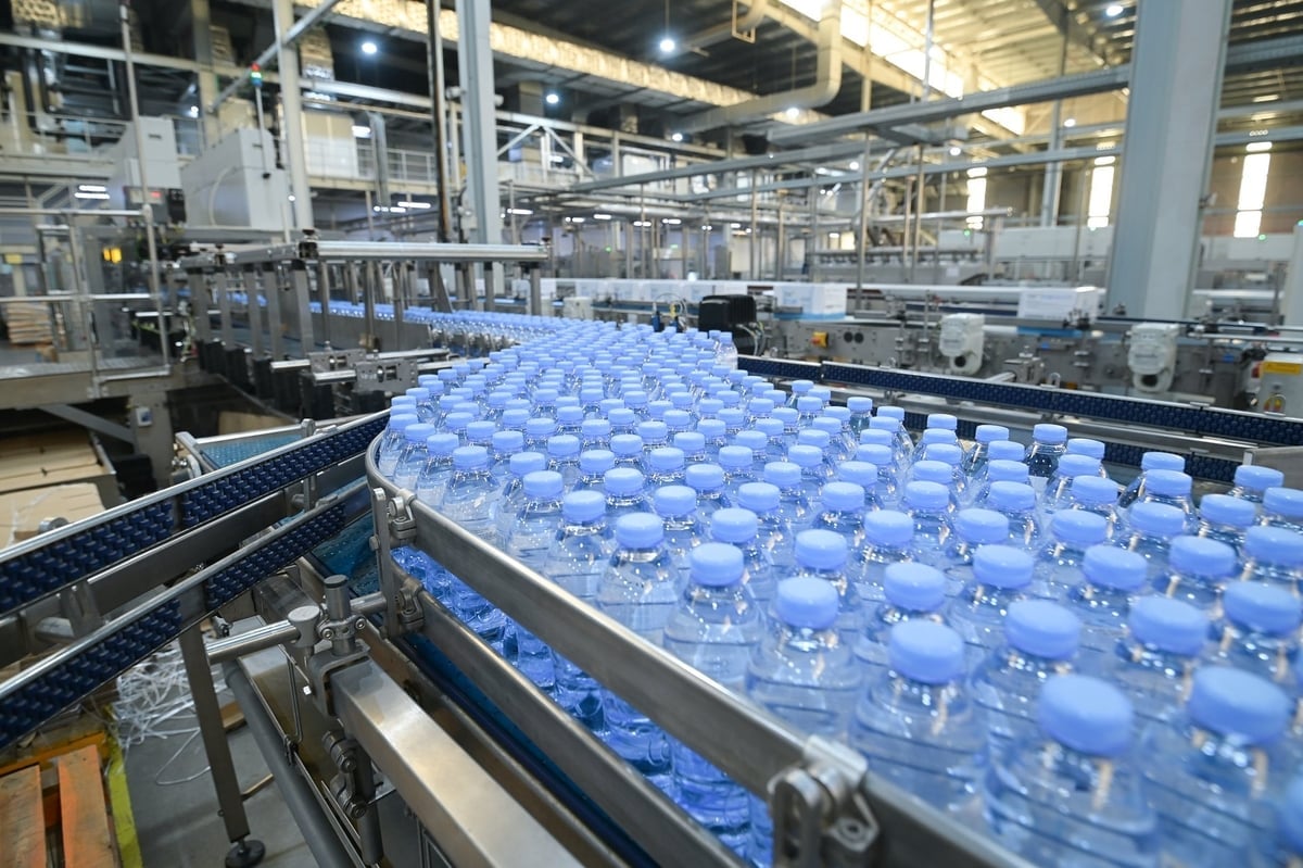 Công ty TNHH Nước tinh khiết Núi Tiên (Tập đoàn TH) đã đạt chứng nhận trung hòa carbon. Ảnh: Tùng Đinh.