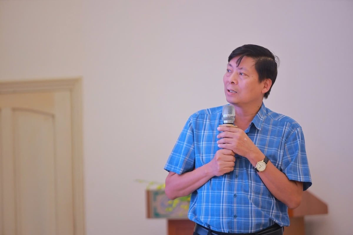 PGS.TS Mai Văn Trịnh trình bày tham luận tại buổi Hội nghị. Ảnh: Ngọc Linh.