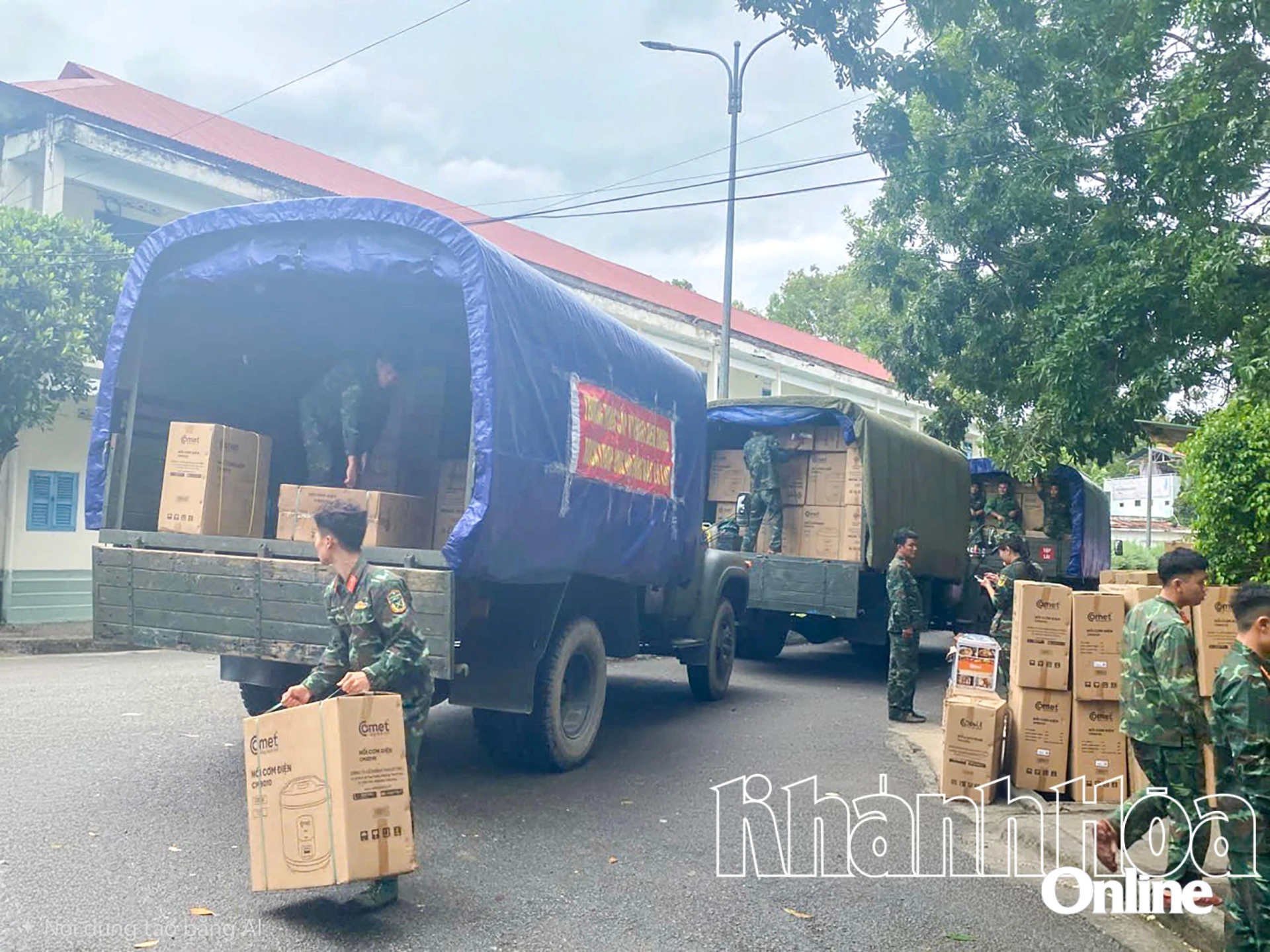 중앙기술대학 차량이 홍수 피해 지역 주민들에게 구호물자를 운반하는 데 참여했습니다.