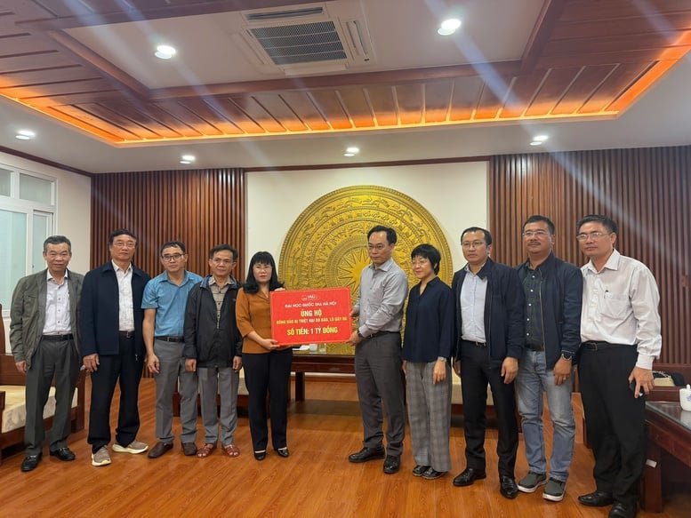 VNU avalia danos e presta apoio à população atingida pelas inundações em Dak Lak - Foto 1. ĐHQGHN khảo sát thiệt hại, hỗ trợ người dân vùng lũ Đắk Lắk- Ảnh 1.