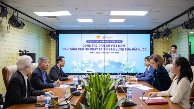 Các đại biểu tham dự buổi giao lưu. 